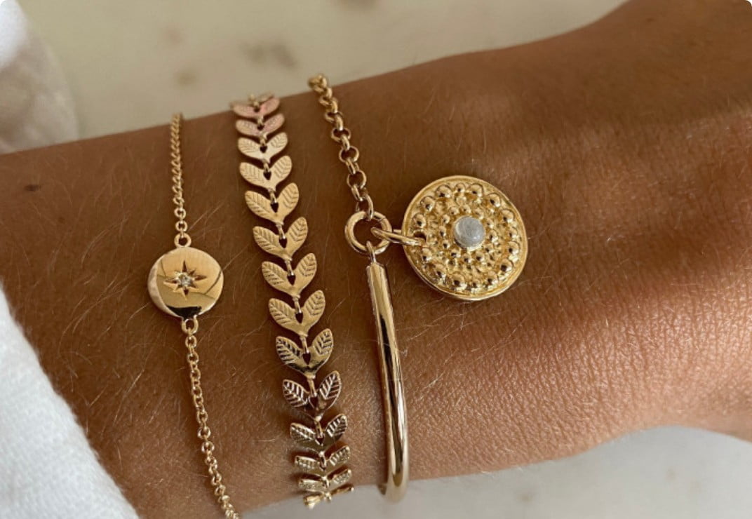 Half bangle and chain  bracelet with Nova medal